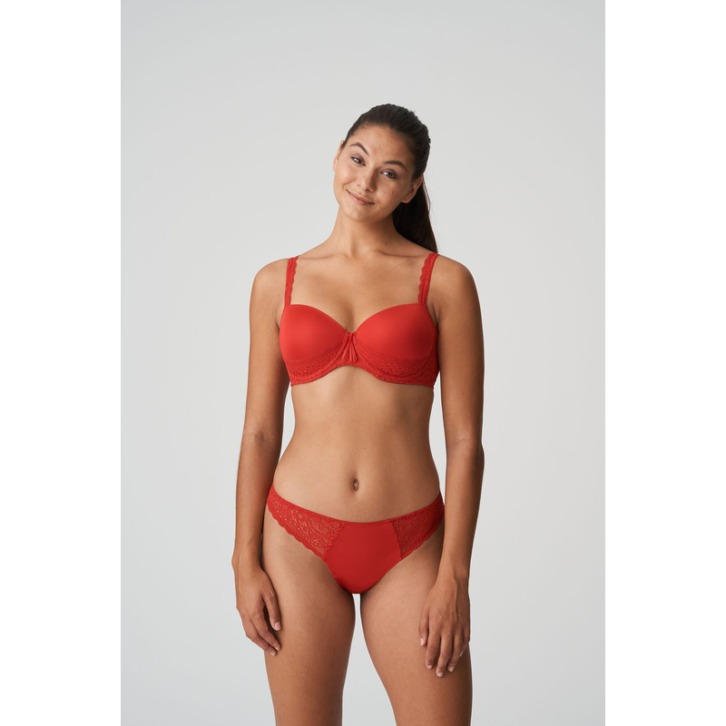 String in het Scarlet