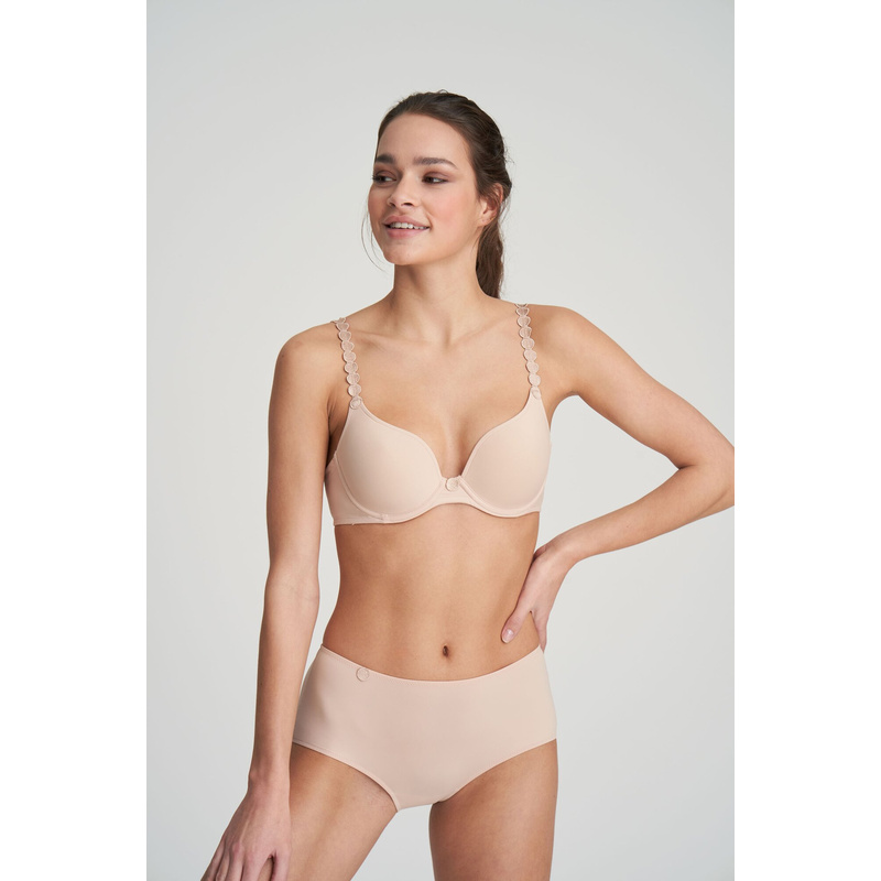 Voorgevormde Bh Hartvorm in het Caffe latte Voorgevormde Bh Hartvorm in het Caffe latte