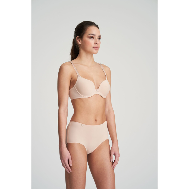 Voorgevormde Bh Hartvorm in het Caffe latte Voorgevormde Bh Hartvorm in het Caffe latte