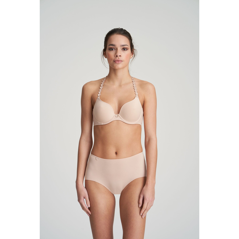 Voorgevormde Bh Hartvorm in het Caffe latte Voorgevormde Bh Hartvorm in het Caffe latte