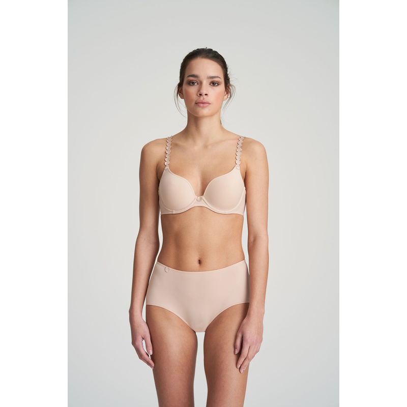 Voorgevormde Bh Hartvorm in het Caffe latte Voorgevormde Bh Hartvorm in het Caffe latte