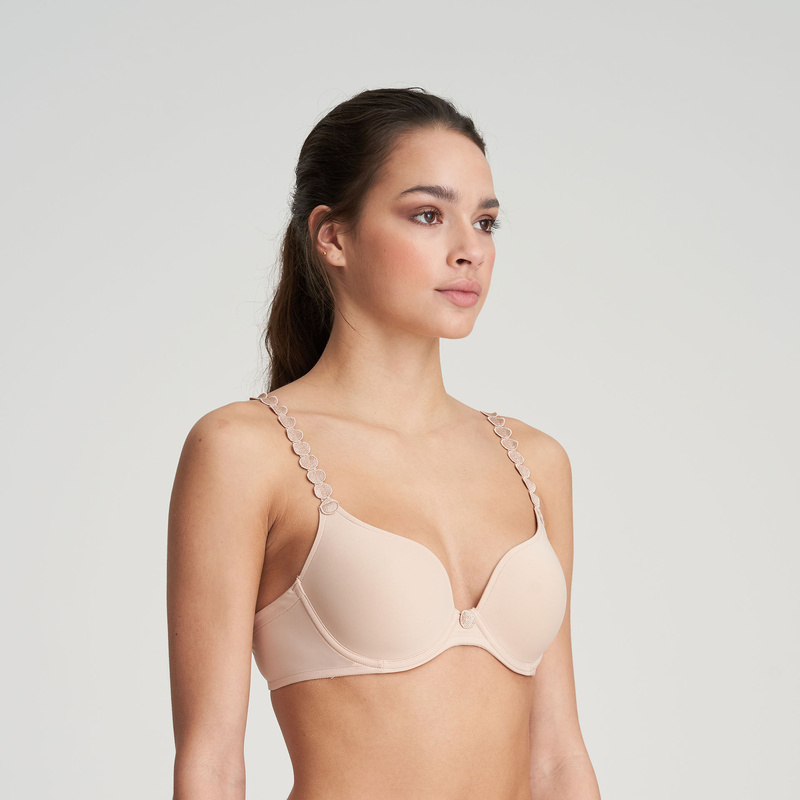 Voorgevormde Bh Hartvorm in het Caffe latte Voorgevormde Bh Hartvorm in het Caffe latte