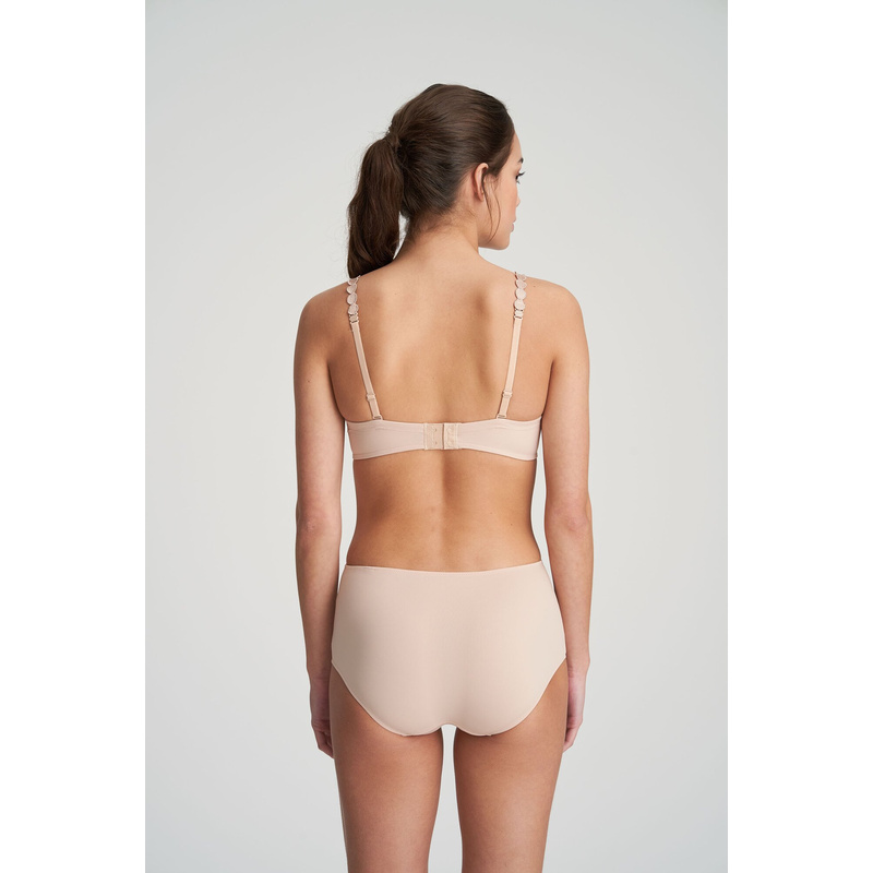 Voorgevormde Bh Hartvorm in het Caffe latte Voorgevormde Bh Hartvorm in het Caffe latte