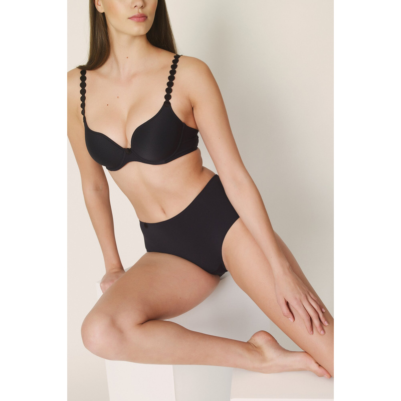 Voorgevormde Bh Hartvorm in het Charbon Voorgevormde Bh Hartvorm in het Charbon