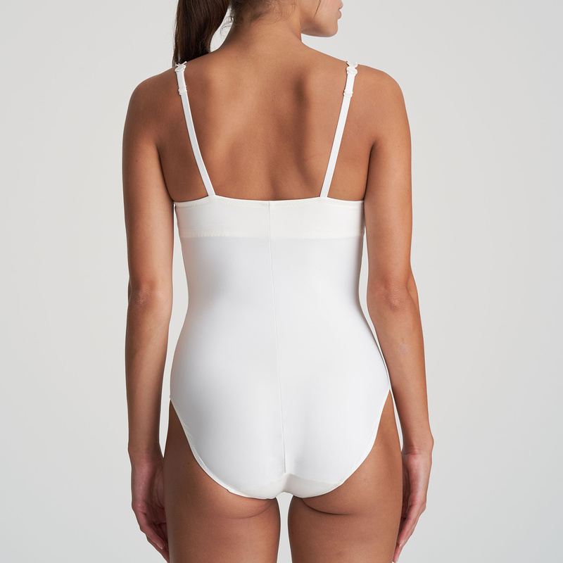 Body Met Moussecups in het Natuur Body Met Moussecups in het Natuur