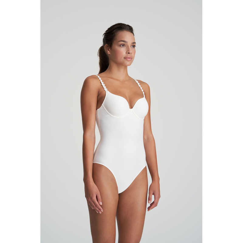 Body Met Moussecups in het Natuur Body Met Moussecups in het Natuur