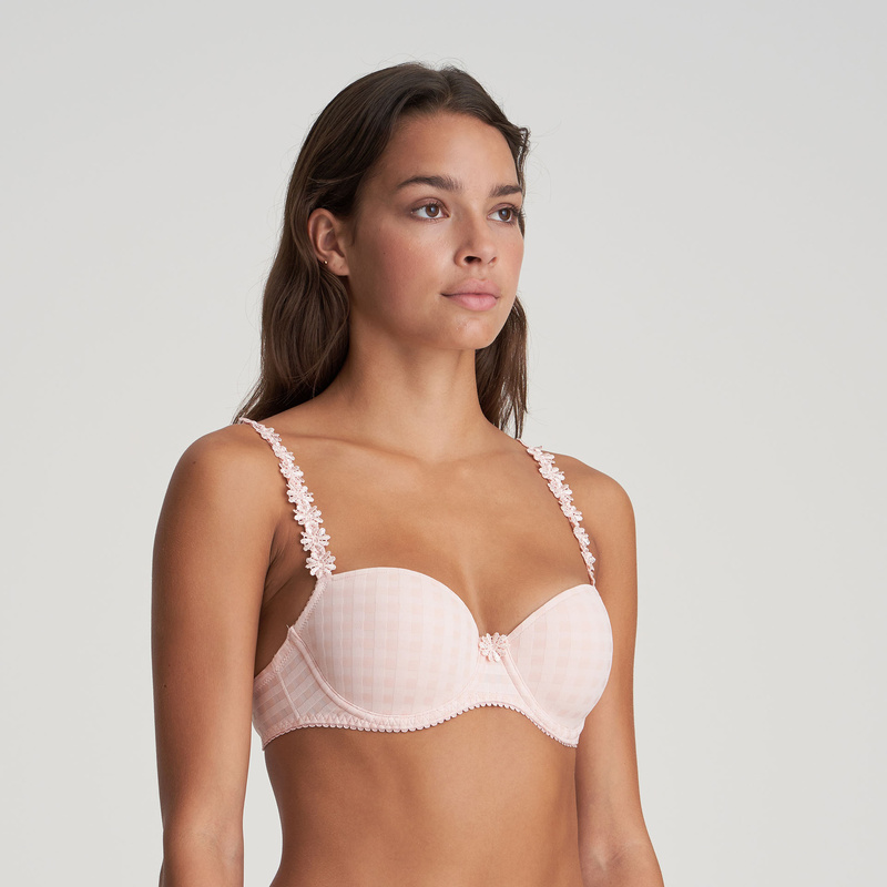 Voorgevormde Balconette Bh en Pearly pink Voorgevormde Balconette Bh en Pearly pink