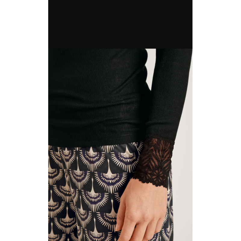 Hemdje Lange Mouw in het Zwart Hemdje Lange Mouw in het Zwart