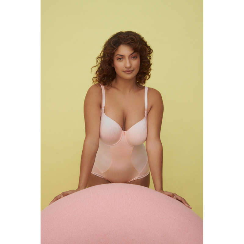 Voorgevormde Hartvorm Body in het Crystal pink Voorgevormde Hartvorm Body in het Crystal pink