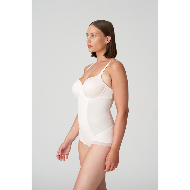 Voorgevormde Hartvorm Body in het Crystal pink Voorgevormde Hartvorm Body in het Crystal pink