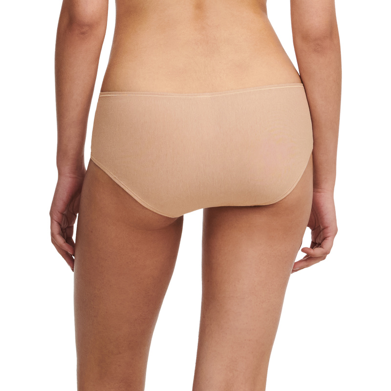 Shorty in het Clay nude Shorty in het Clay nude