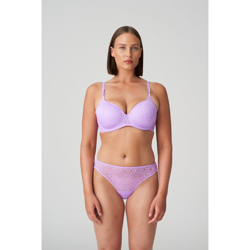 Voorgevormde Bh Hartvorm in het Lavender cream Voorgevormde Bh Hartvorm in het Lavender cream