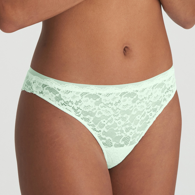 String in het Fleur de printemps String in het Fleur de printemps