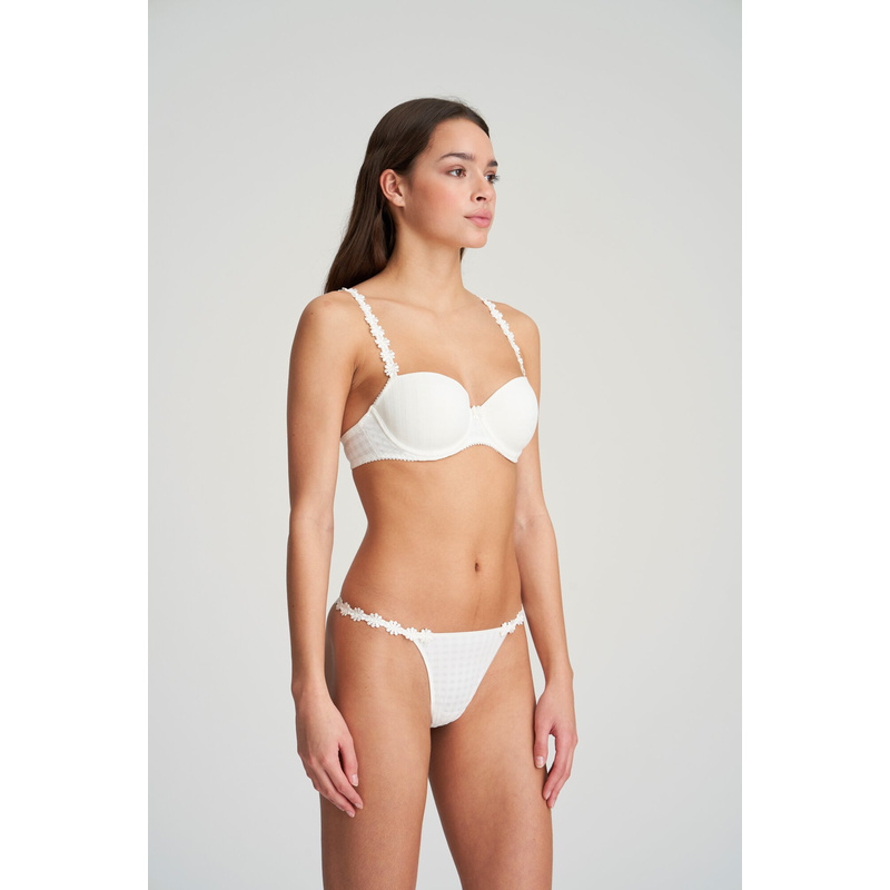 Avero Lage Taille String in het Natuur