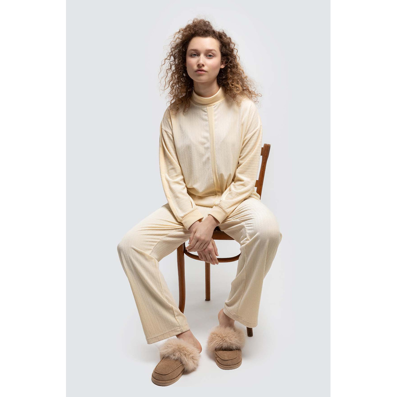 Huispak in het Gebroken wit