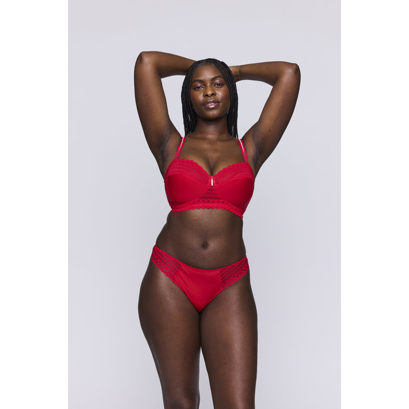 String in het True red