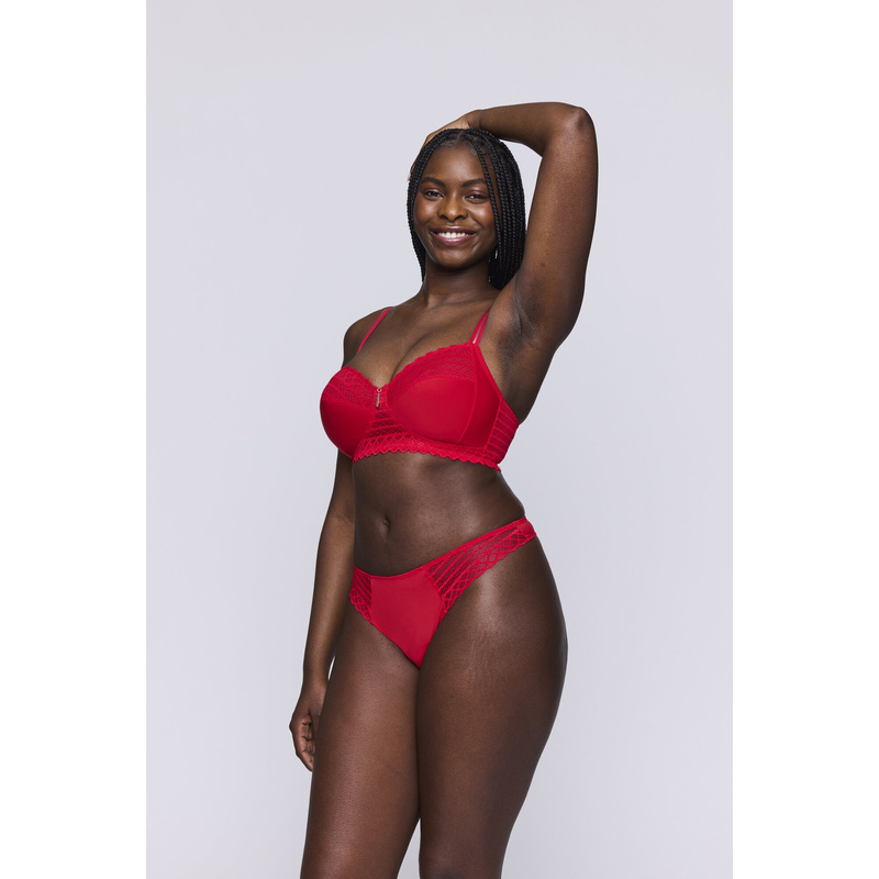 String in het True red