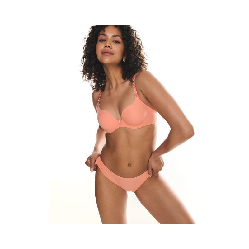 Voorgevormde Bh Hartvorm en Papaya smoothie Voorgevormde Bh Hartvorm en Papaya smoothie