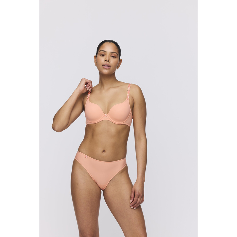 Voorgevormde Bh Hartvorm en Papaya smoothie Voorgevormde Bh Hartvorm en Papaya smoothie