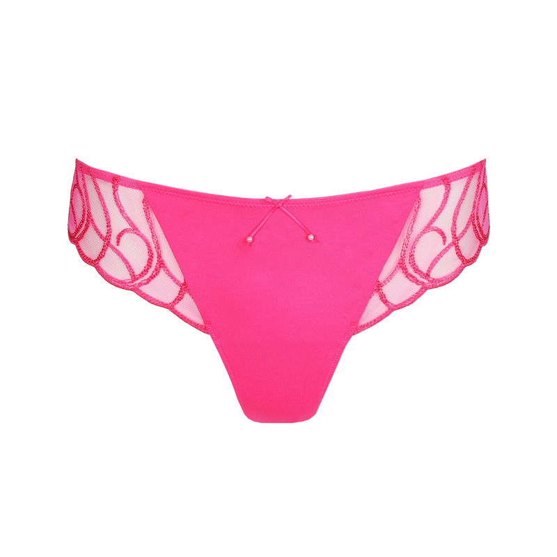 String in het Hollywood pink