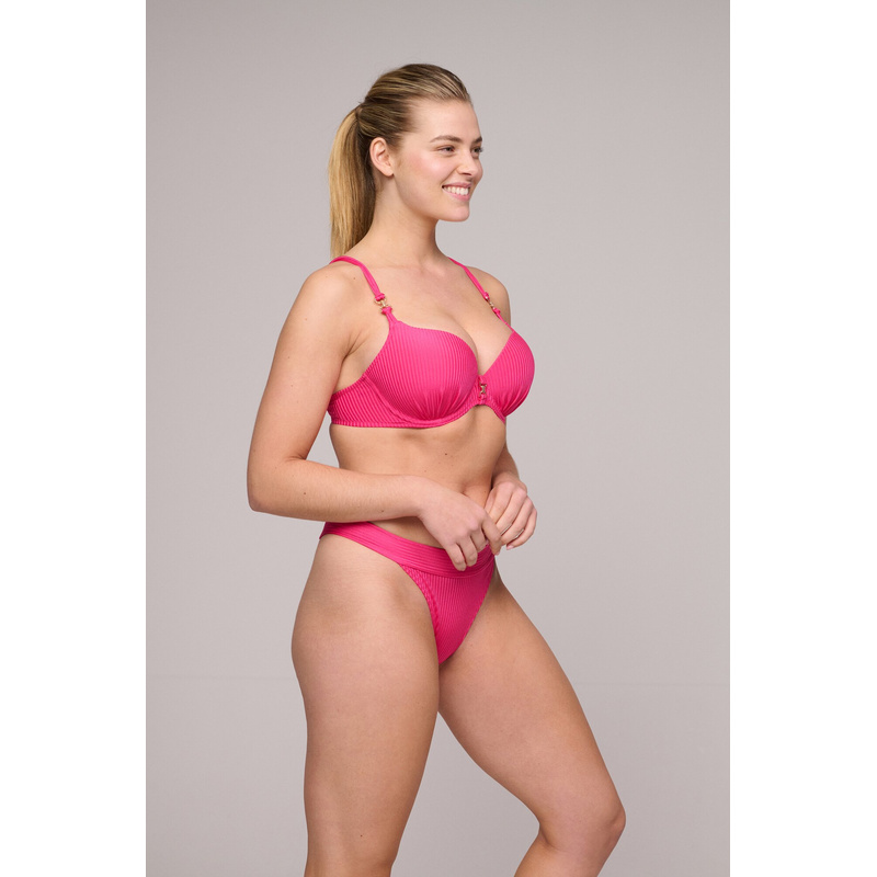 Voorgevormde Bikinitop en Dragon fruit