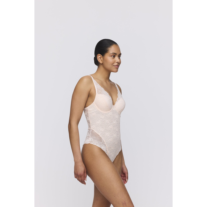 Voorgevormde Plunge Body in het Crystal pink Voorgevormde Plunge Body in het Crystal pink