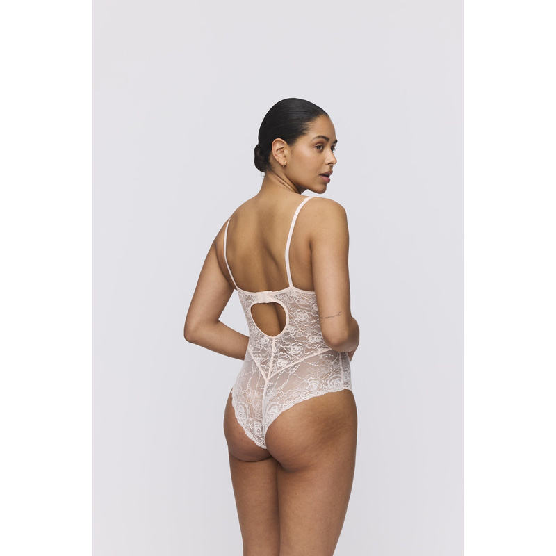 Voorgevormde Plunge Body in het Crystal pink Voorgevormde Plunge Body in het Crystal pink