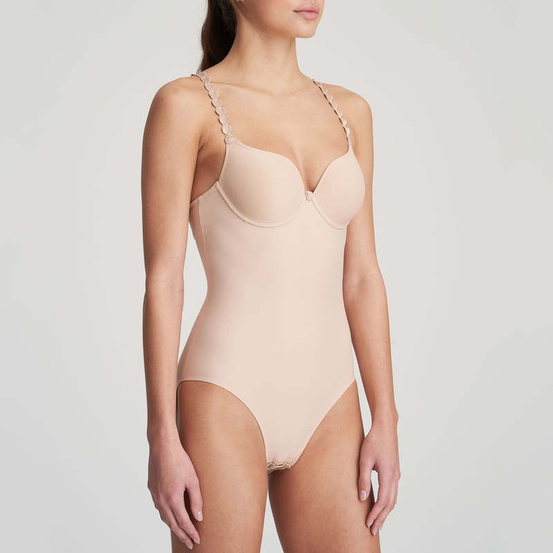 Body Met Moussecups in het Caffe latte Body Met Moussecups in het Caffe latte