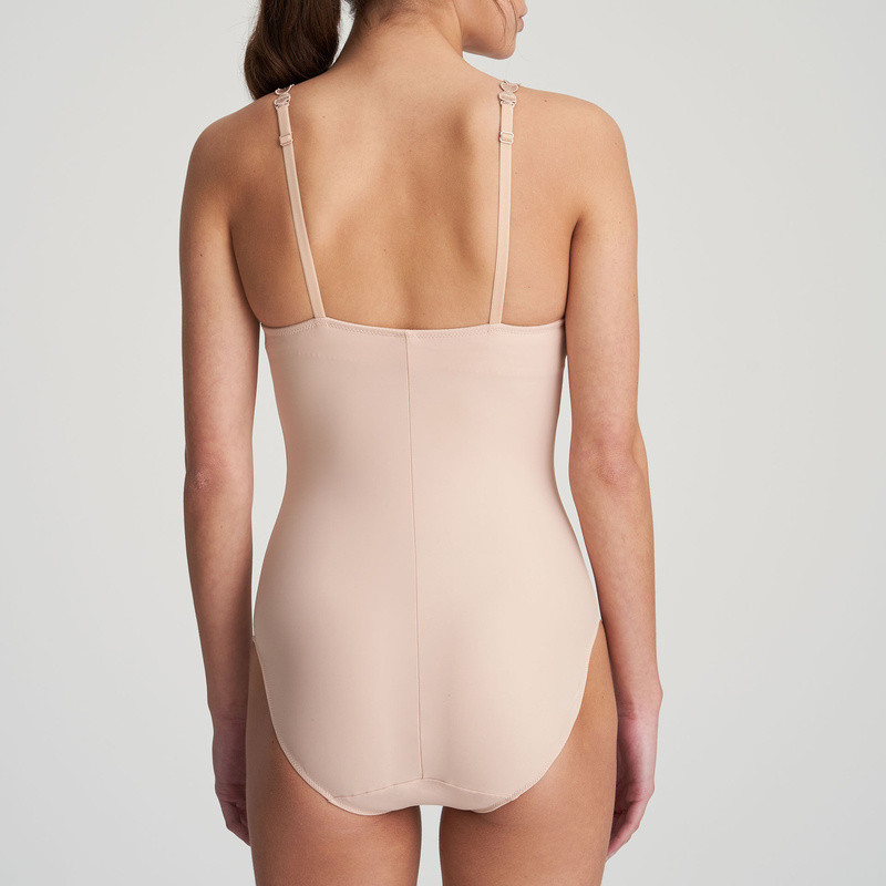 Body Met Moussecups in het Caffe latte Body Met Moussecups in het Caffe latte